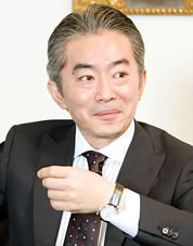 鈴木 郷史 氏