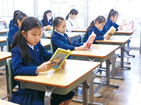 写真3:朝読書の様子