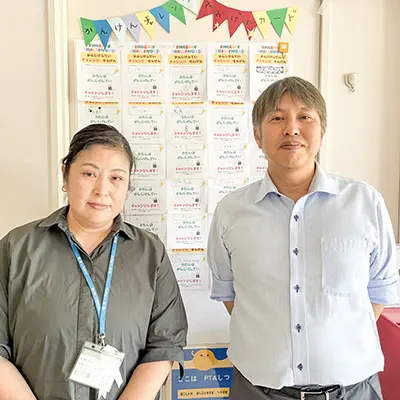 副校長　内野 洋輔 様（写真：右）PTA会長　大野 薫里 様（写真：左）