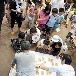 子ども夏祭りで「漢字縁日」と名付けた漢字遊びをしました。