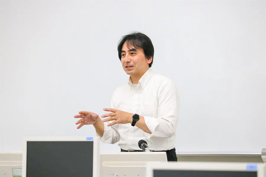 法学部 准教授 田中啓行 先生